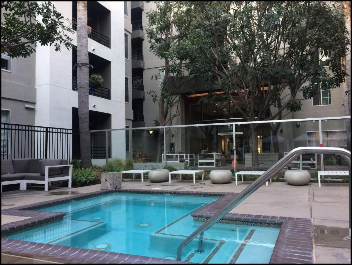 Fully Furnished Suites In Cloverfield Los Ángeles Exterior foto